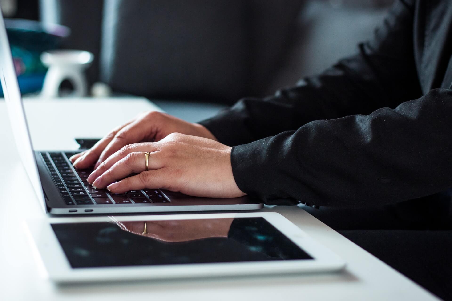 What is the difference between SEO & Google Ads?