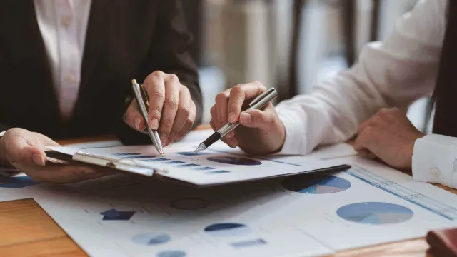 AnalyzingMarket com: Smart Market Analysis and Insights